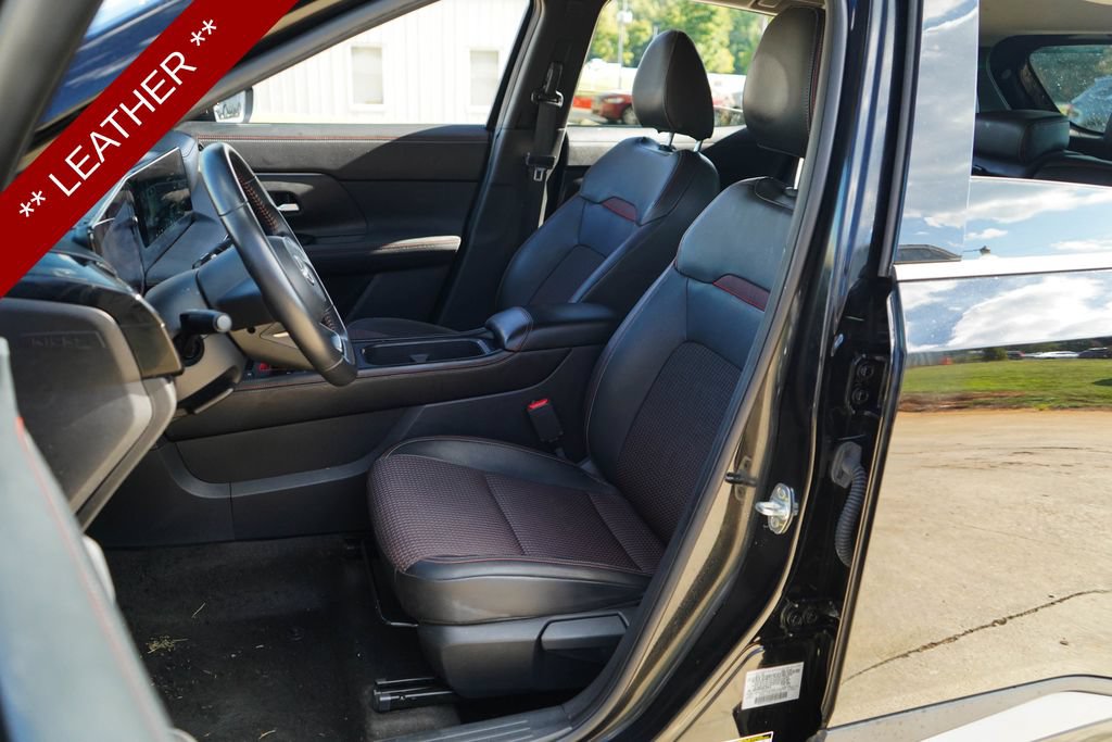 Used 2025 Nissan Kicks SR FWD image 7