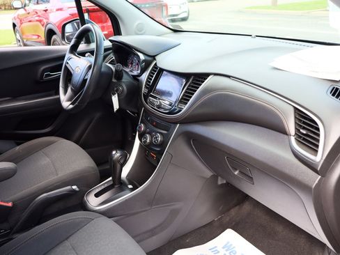 Used 2020 Chevrolet Trax LS w/ LPO, Protection Package FWD image 33