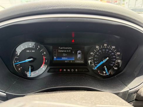 Used 2016 Ford Fusion SE FWD image 11