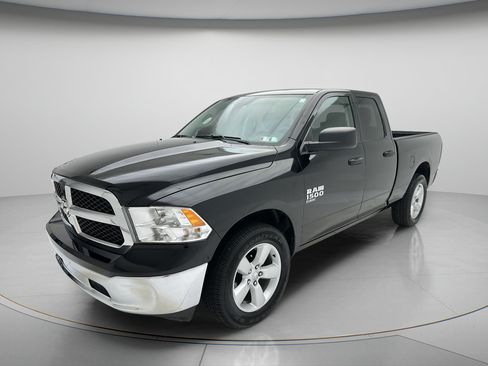 Used 2024 RAM 1500 Classic SLT AWD/4WD image 3
