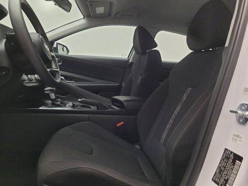 Used 2025 Hyundai Elantra SE w/ Cargo Package FWD image 17