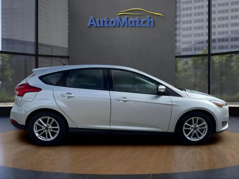 Used 2018 Ford Focus SE w/ Cold Weather Package image 13