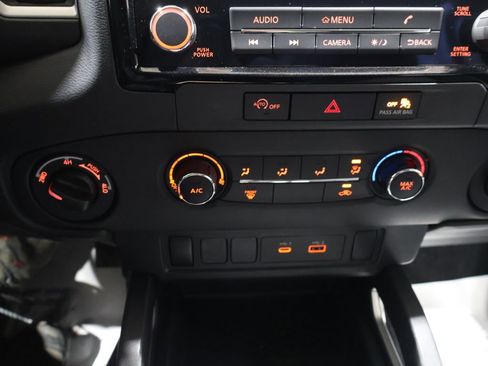 Used 2024 Nissan Frontier SV image 27