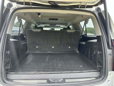 Used 2019 Chevrolet Suburban LT RWD image 7