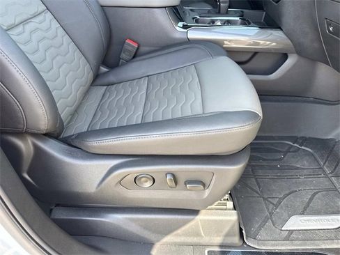 Used 2025 Chevrolet Silverado 1500 ZR2 w/ Technology Package image 14