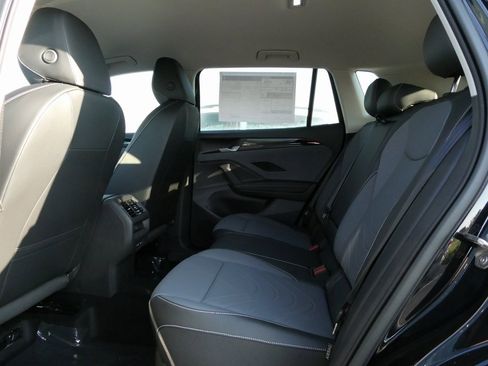 New 2025 Volkswagen Tiguan SE image 33