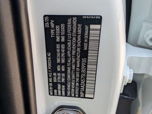 Used 2025 Porsche Macan image 30