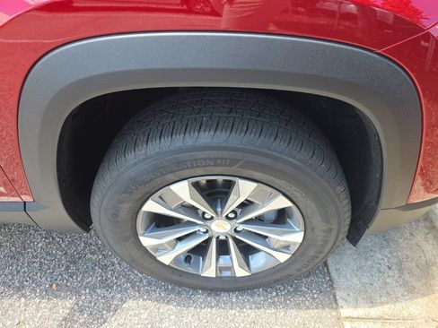 Used 2025 Chevrolet Equinox LT w/ Convenience Package II FWD image 8