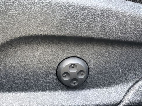 Used 2018 Mercedes-Benz C 300 Sedan image 8