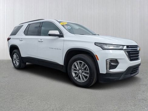 Used 2023 Chevrolet Traverse LT image 1