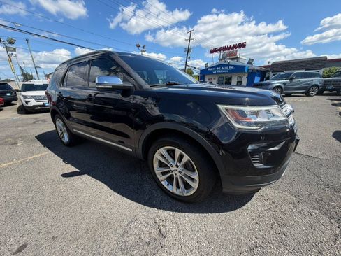 Used 2019 Ford Explorer XLT w/ Equipment Group 202A AWD/4WD image 7