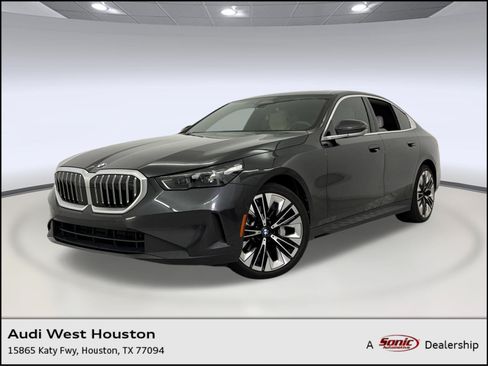 Used 2024 BMW 530i w/ Convenience Package RWD image 1