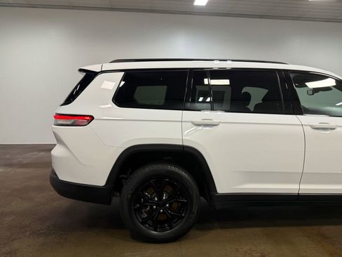 Used 2024 Jeep Grand Cherokee L Altitude image 31