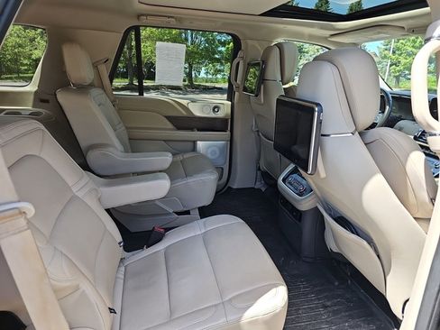 Used 2020 Lincoln Navigator Reserve w/ Equipment Group 208A Reserve AWD/4WD image 16