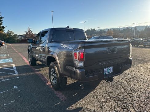 Used 2020 Toyota Tacoma TRD Sport image 5