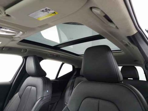 Certified 2025 Volvo XC40 B5 Core image 18