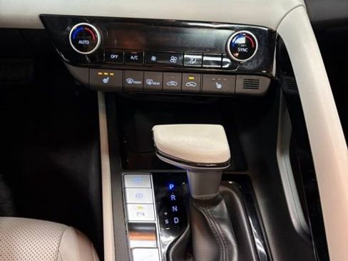 Used 2024 Hyundai Elantra Limited image 20