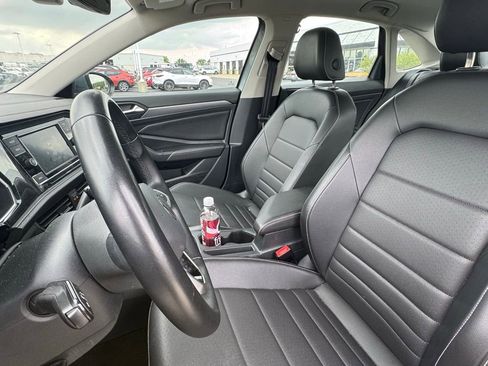 Used 2024 Volkswagen Jetta SE image 13