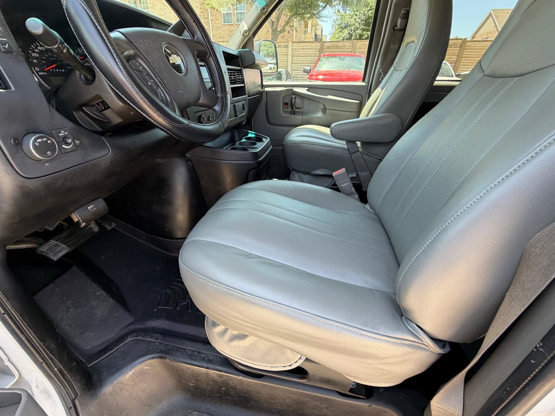 Used 2015 Chevrolet Express 2500 LT w/ LT Preferred Equipment Group RWD image 14