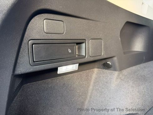 Used 2022 Volkswagen Tiguan S image 45