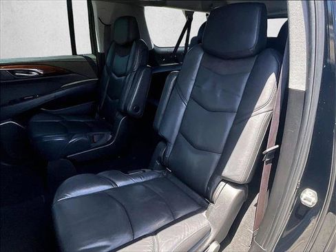 Used 2017 Cadillac Escalade ESV Luxury RWD image 28