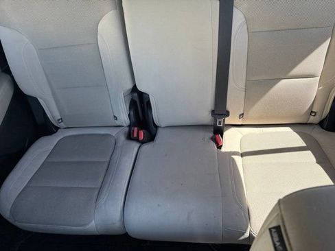 Used 2022 Chevrolet Traverse LS FWD image 14