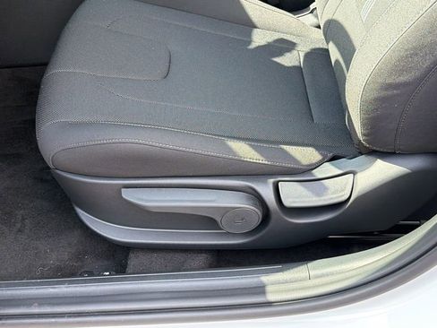 New 2026 Hyundai Elantra SE FWD image 11