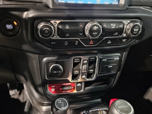 Used 2023 Jeep Gladiator Mojave image 32