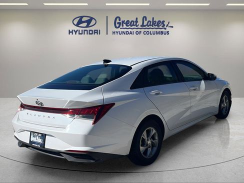 Used 2022 Hyundai Elantra SE w/ Preferred Accessory Package FWD image 5
