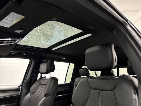 Used 2024 Jeep Wagoneer Series II image 7