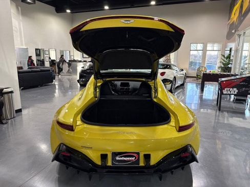 Used 2019 Aston Martin V8 Vantage Coupe image 12