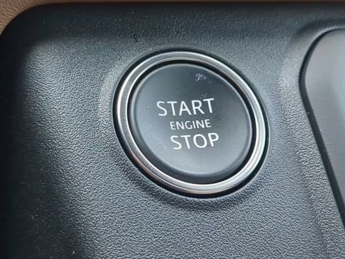Used 2025 Land Rover Defender 110 X-Dynamic SE AWD/4WD image 33