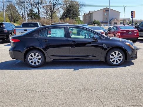 Used 2025 Toyota Corolla LE image 8