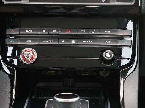 Used 2018 Jaguar XE Premium AWD/4WD image 21