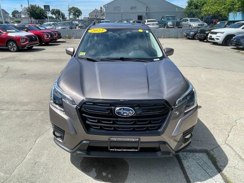 Used 2023 Subaru Forester Premium AWD/4WD image 3