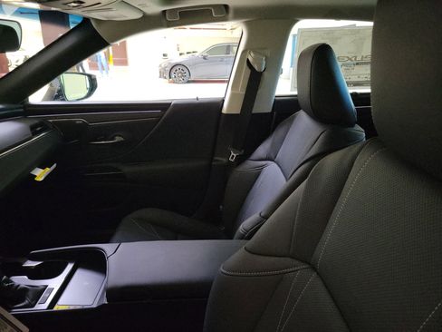 New 2025 Lexus ES 350 Ultra Luxury image 8