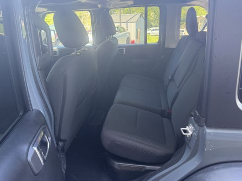 Used 2025 Jeep Wrangler Willys image 10