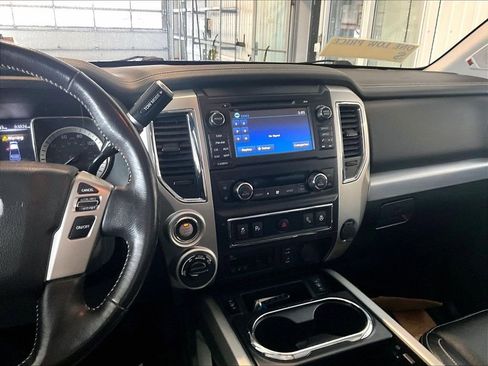 Used 2018 Nissan Titan PRO-4X w/ Pro-4x Convenience Package image 18