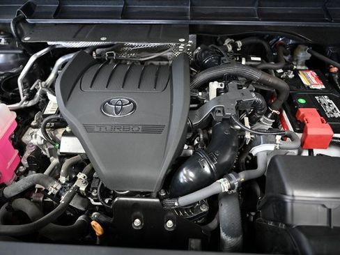 Certified 2023 Toyota Highlander XLE image 34