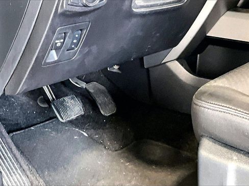 Used 2018 Ford Expedition XLT image 22