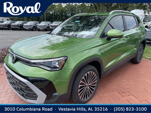 New 2025 Volkswagen Taos SE image 1