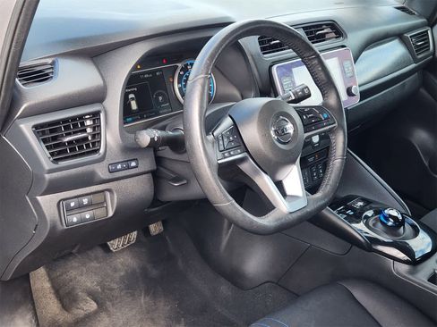 Used 2021 Nissan Leaf SV w/ SV Technology Package image 2