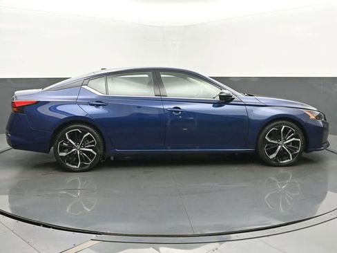 Used 2023 Nissan Altima 2.5 SR image 6