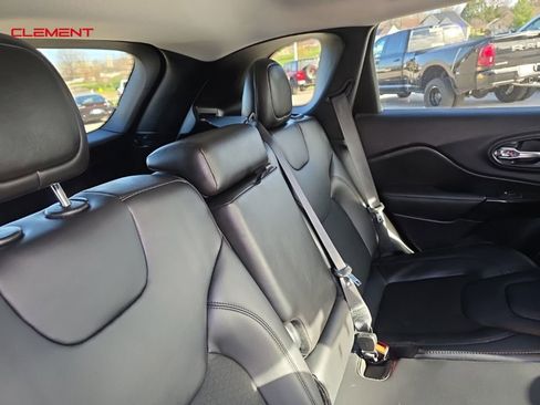 Used 2020 Jeep Cherokee Latitude Plus image 23