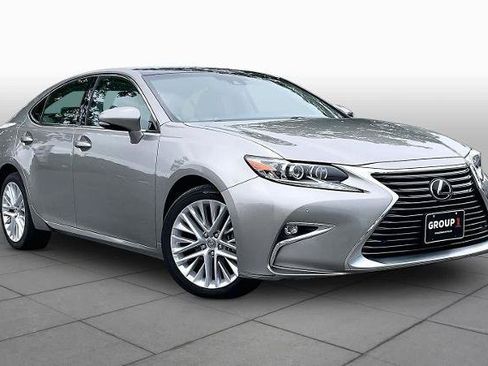 Used 2017 Lexus ES 350 w/ Luxury Package FWD image 2