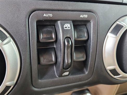Used 2018 Jeep Wrangler Unlimited Sahara image 21