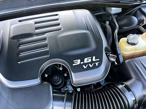 Used 2019 Dodge Challenger SXT RWD image 31