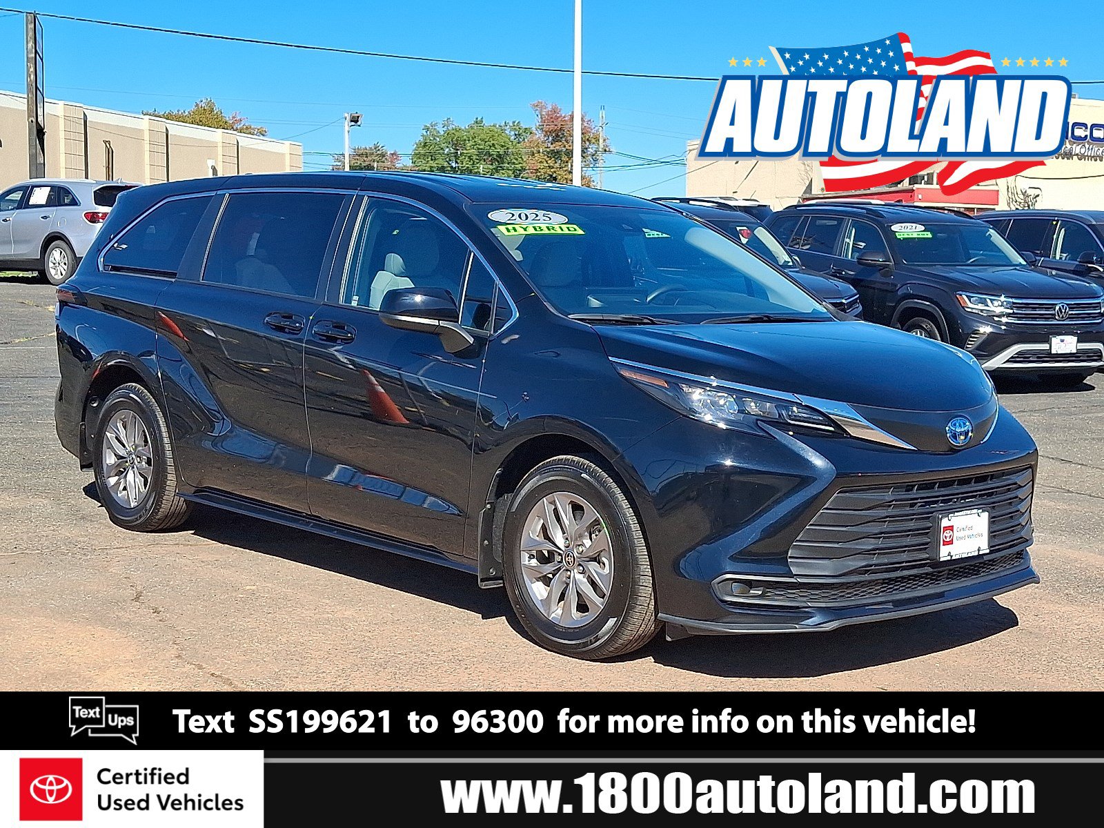Certified 2025 Toyota Sienna LE AWD/4WD image 1