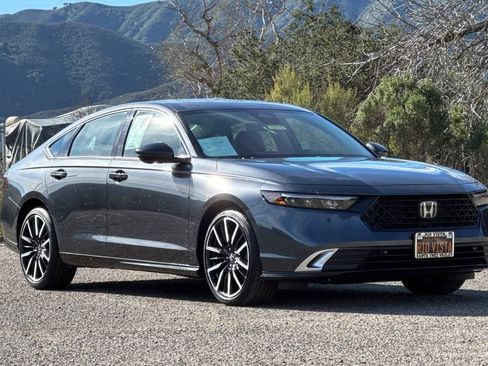 Used 2023 Honda Accord Touring image 2