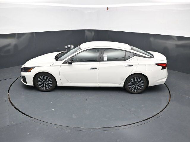 Used 2025 Nissan Altima 2.5 SV FWD image 46